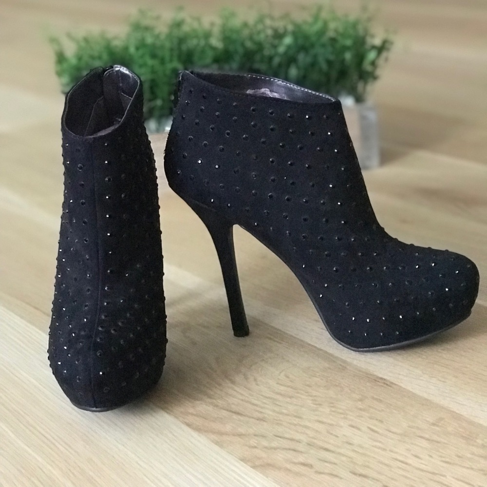 Black studded heeled bootie size 7.5